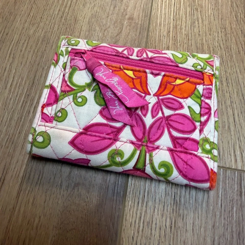 Vera Bradley Lilli Bell Euro Wallet Trifold Clutch Retired Pink Floral Quilted - Picture 7 of 10